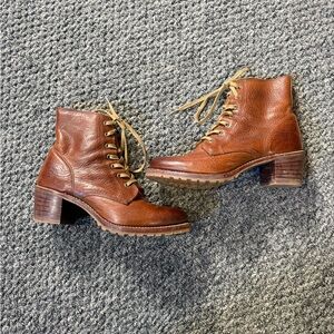 Frye Lace Up Sabrina Boots Size 9 in Brown Distressed Leather